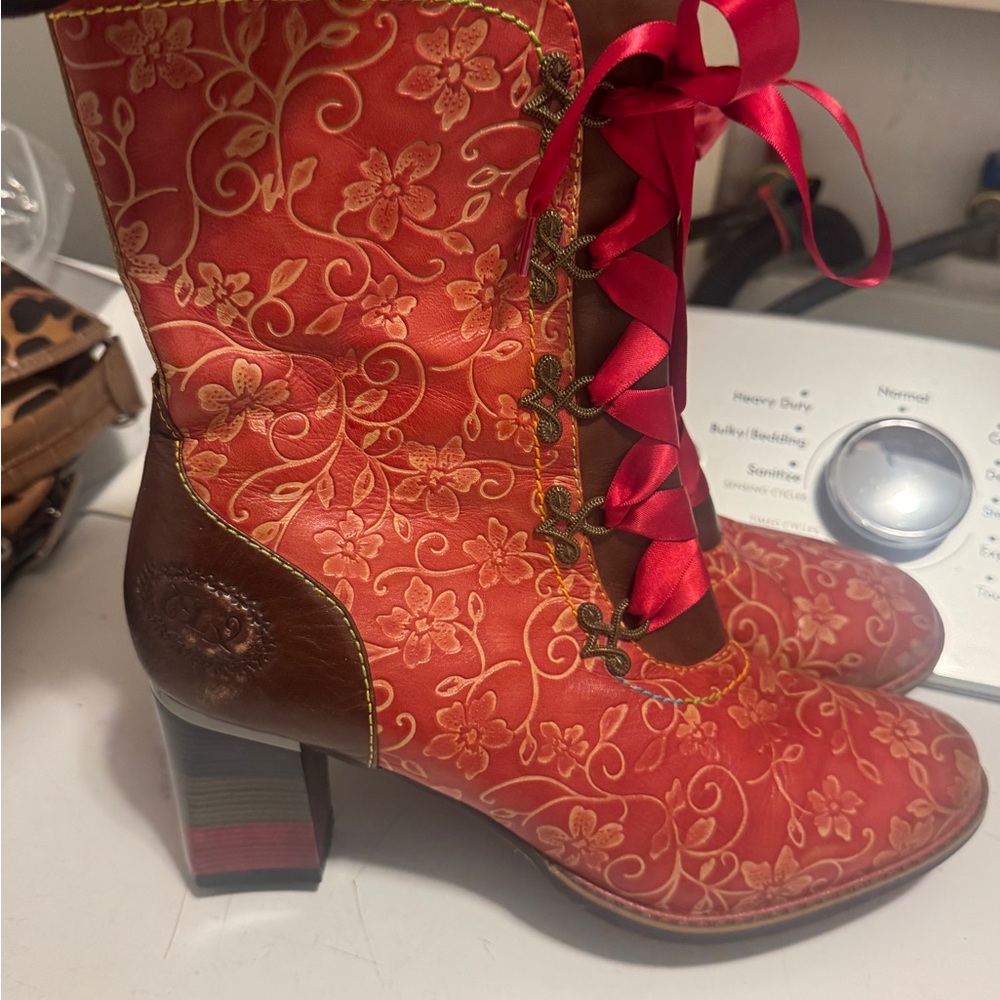L’artiste  Women's Red Floral Lace-Up Mid Heel Boots 42 (10.5)‎ - Picture 4 of 12